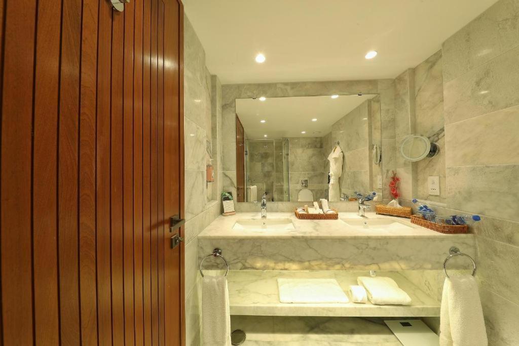 Peshawar Serena Hotel Bagian luar foto